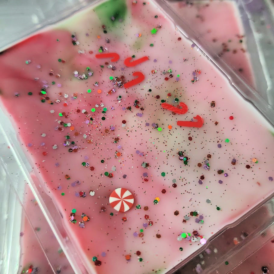 Candy Cane Lane Clamshell (vanilla bean noel + crushed candy cane + cotton candy + fire-roasted marshmallow)
