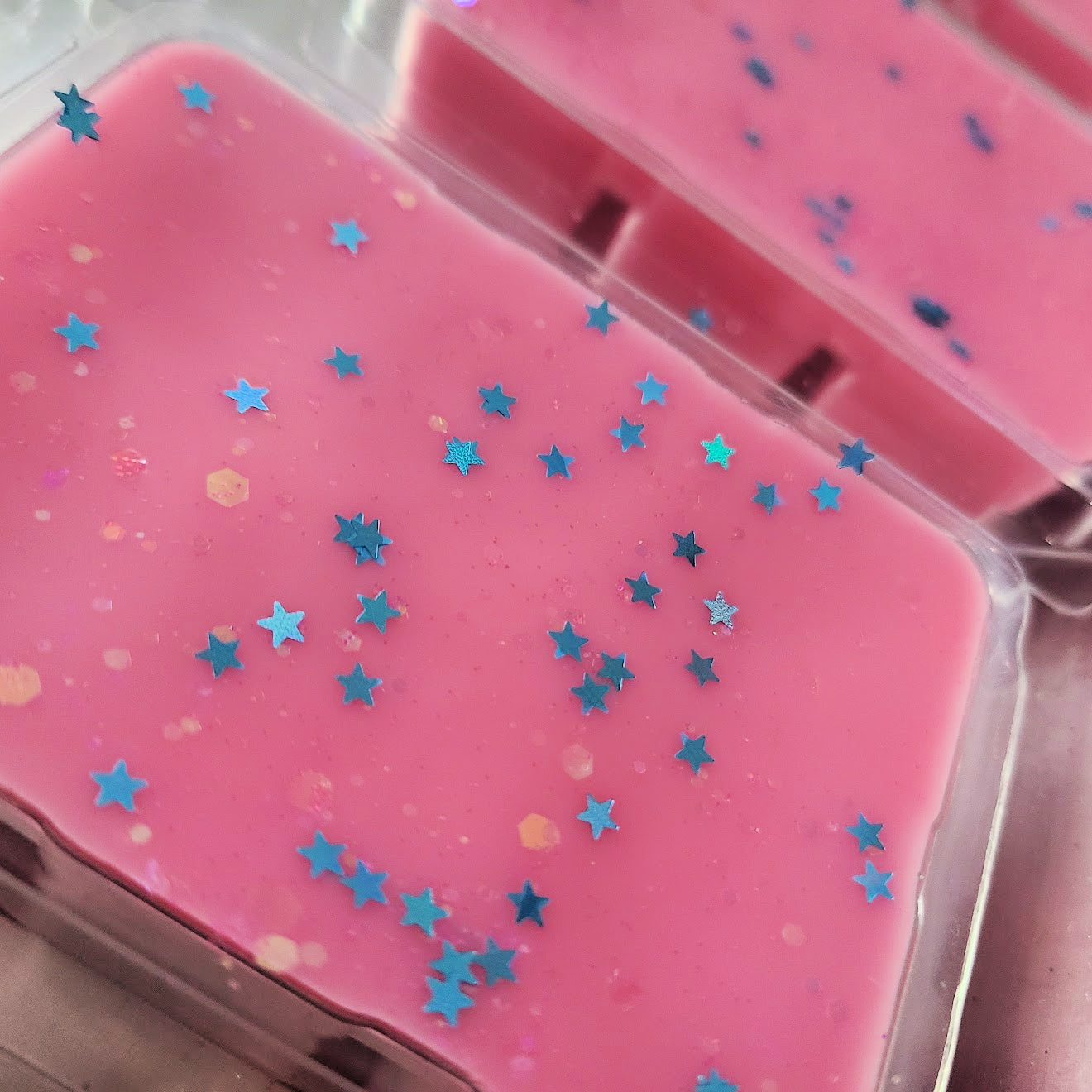 Robin Sparkles Clamshell (strawberry + snow fairy + pink sugar)