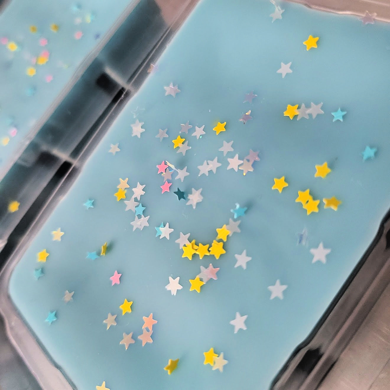 Rosalina Clamshell (cotton candy + blue raspberry slushie + cake batter ice cream)
