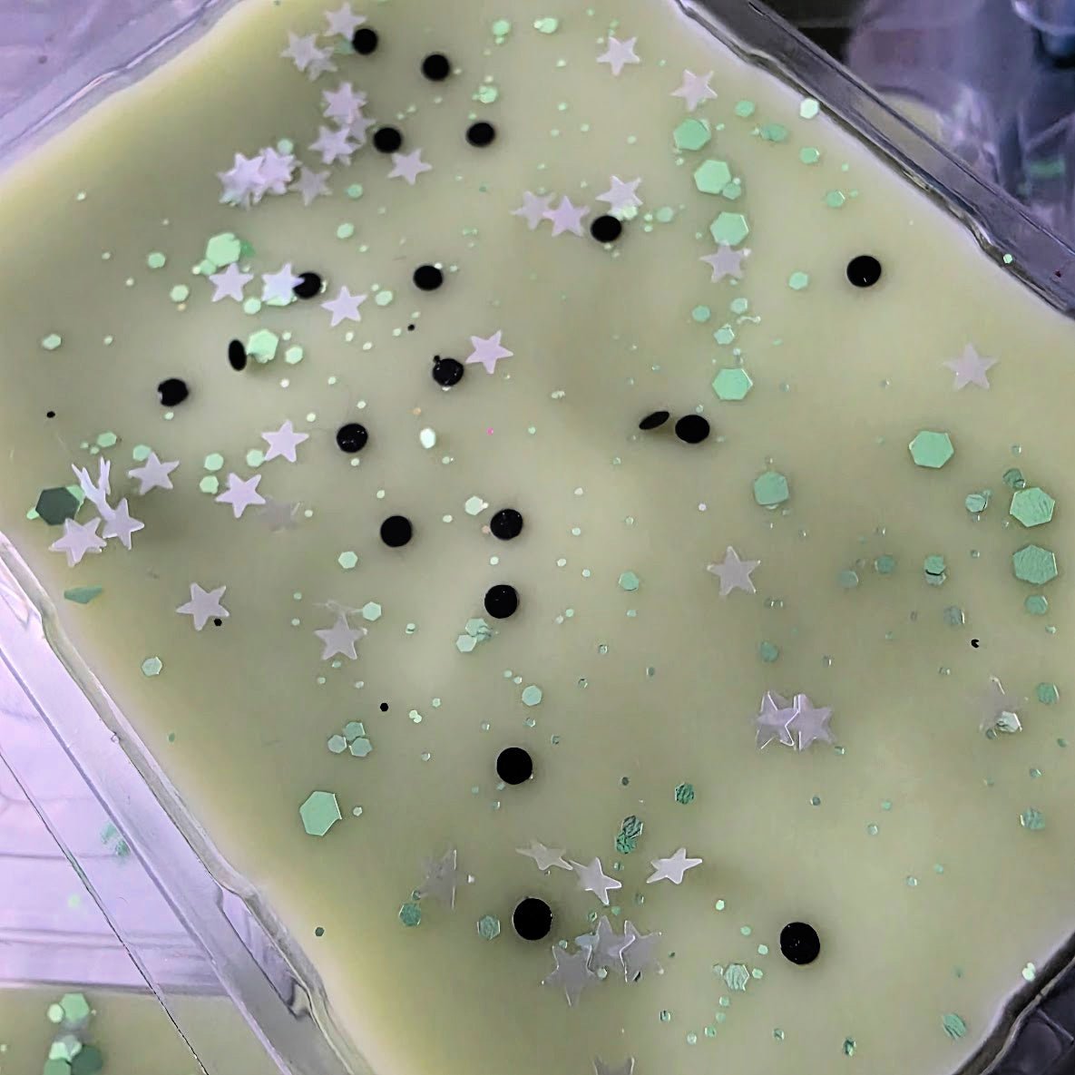 Buttercup Clamshell (green apple jolly rancher + sour patch watermelons + mountain dew)