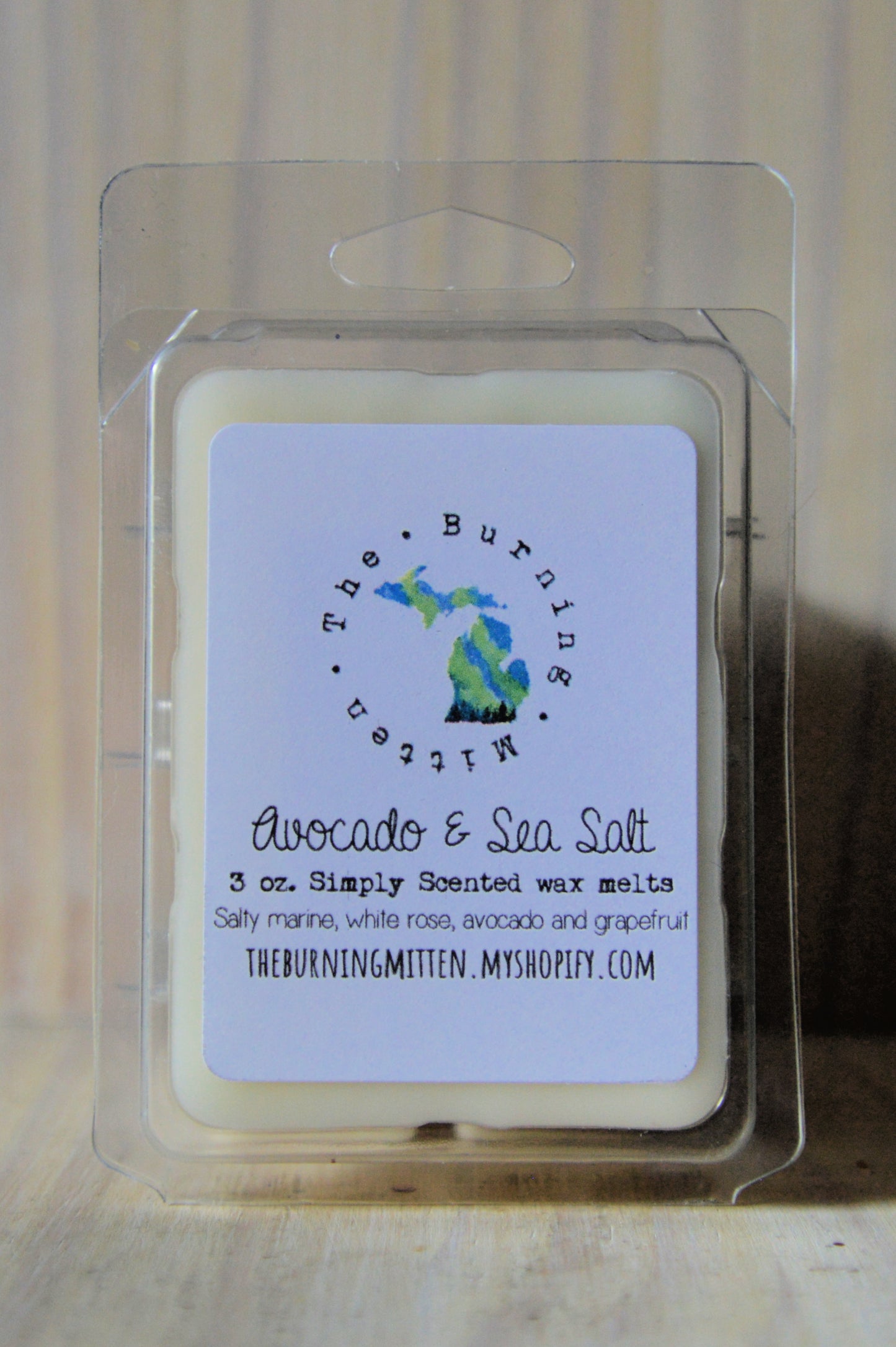 Avocado & Sea Salt Simply Scented Clamshell (salty marine, white rose, avocado and grapefruit)