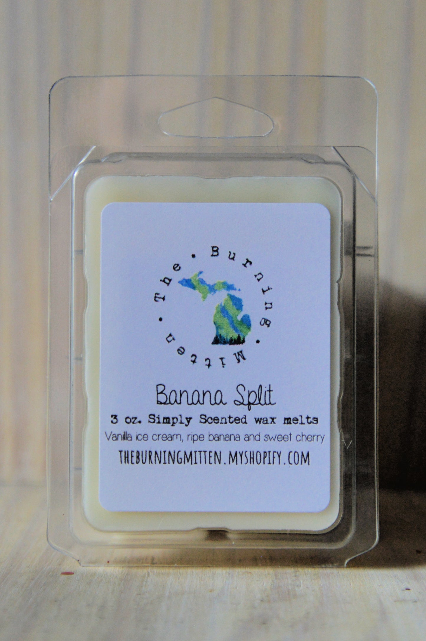 Banana Split Simply Scented Clamshell (vanilla ice cream, ripe banana and sweet cherry)