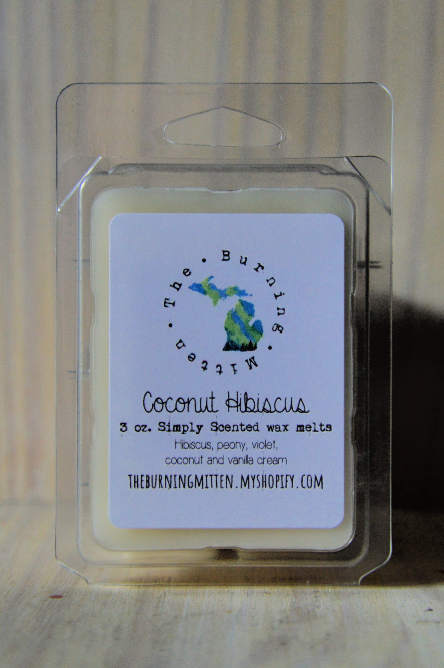 Coconut Hibiscus Simply Scented Clamshell (hibiscus, peony, violet, coconut and vanilla cream)