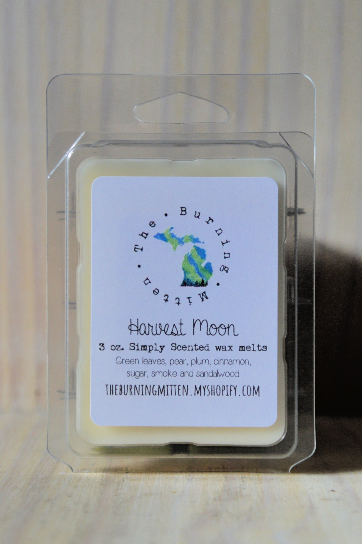 Harvest Moon Simply Scented Clamshell (green leaves, pear, plum, cinnamon, sugar, smoke and sandalwood)