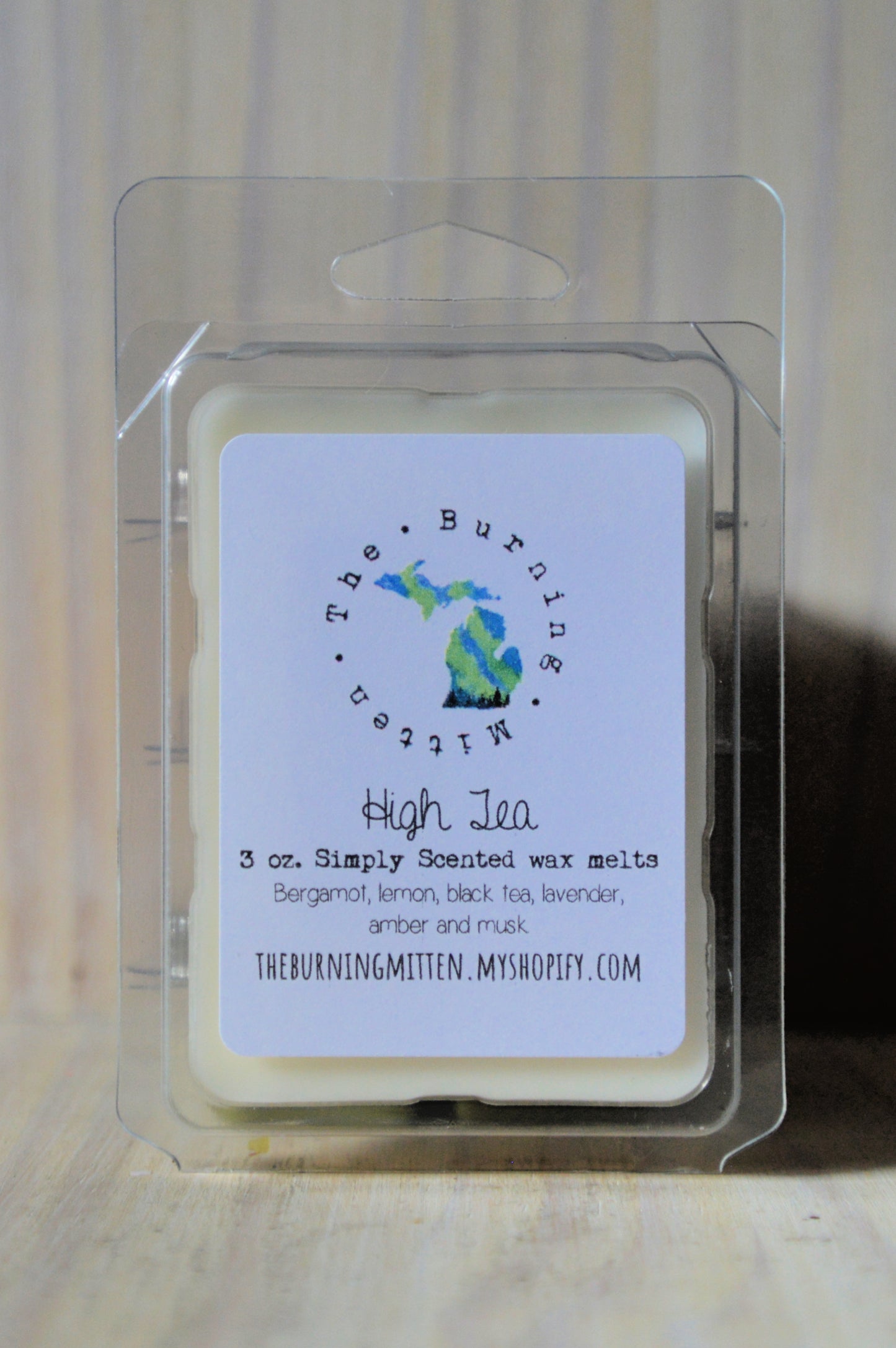 High Tea Simply Scented Clamshell (bergamot, lemon, black tea, lavender, amber and musk)