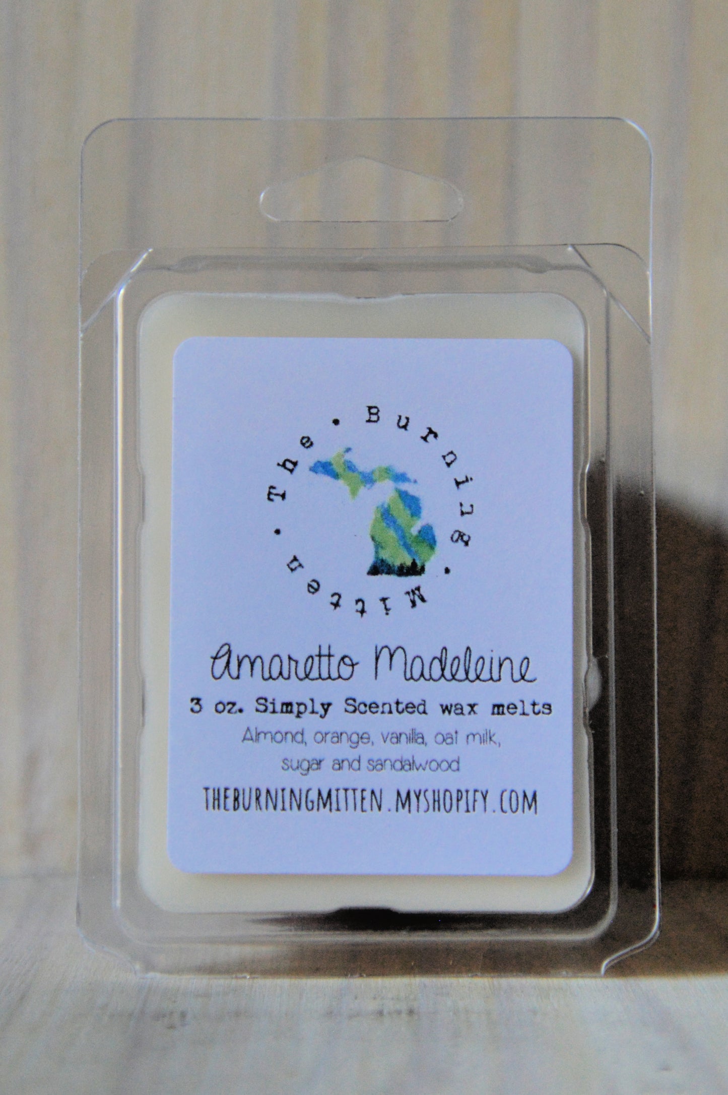 Amaretto Madeleine Simply Scented Clamshell (almond, orange, vanilla, oat milk, sugar and sandalwood)