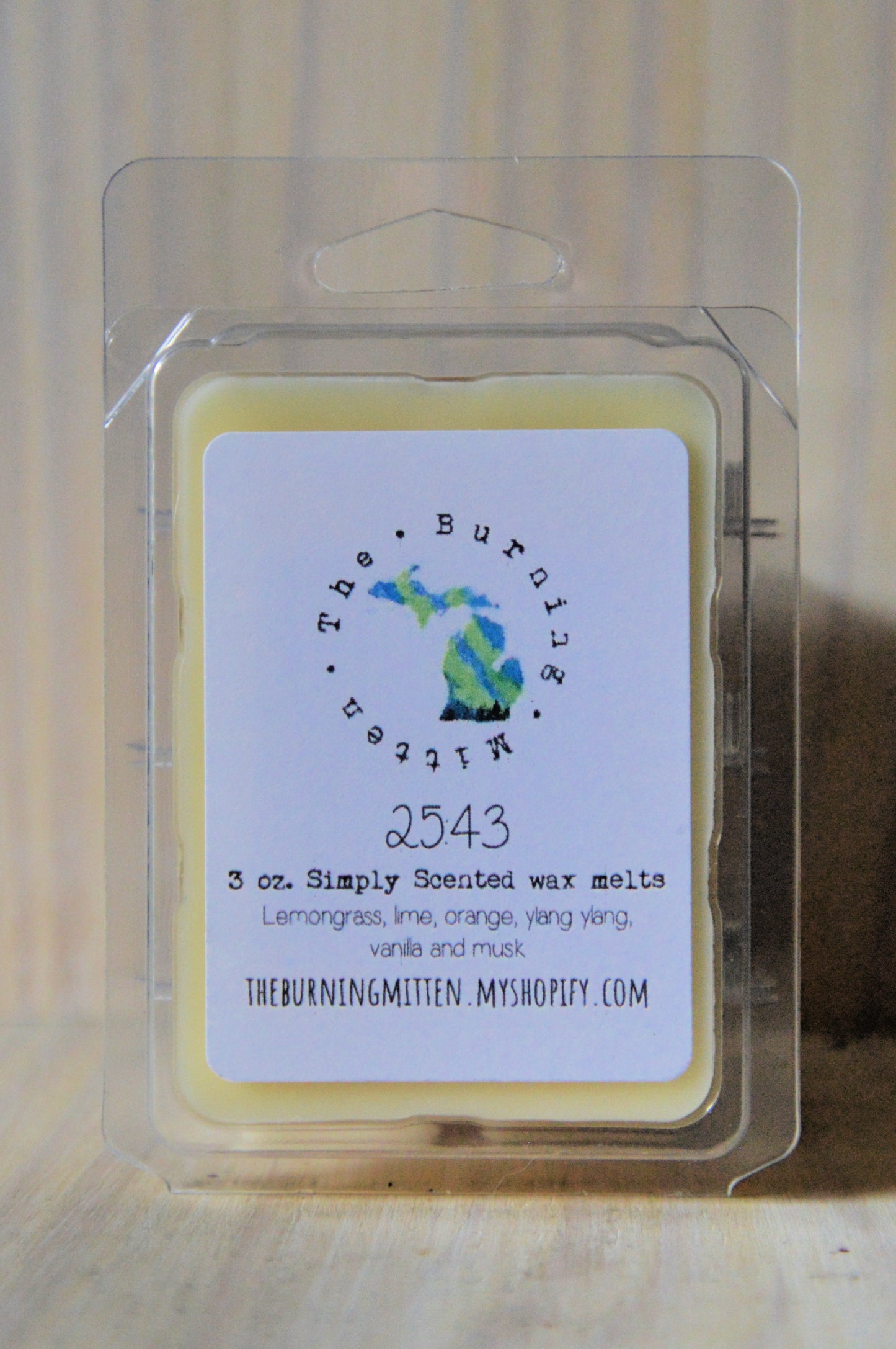 25:43 Simply Scented Clamshell (lemongrass, lime, orange, ylang ylang, vanilla and musk)
