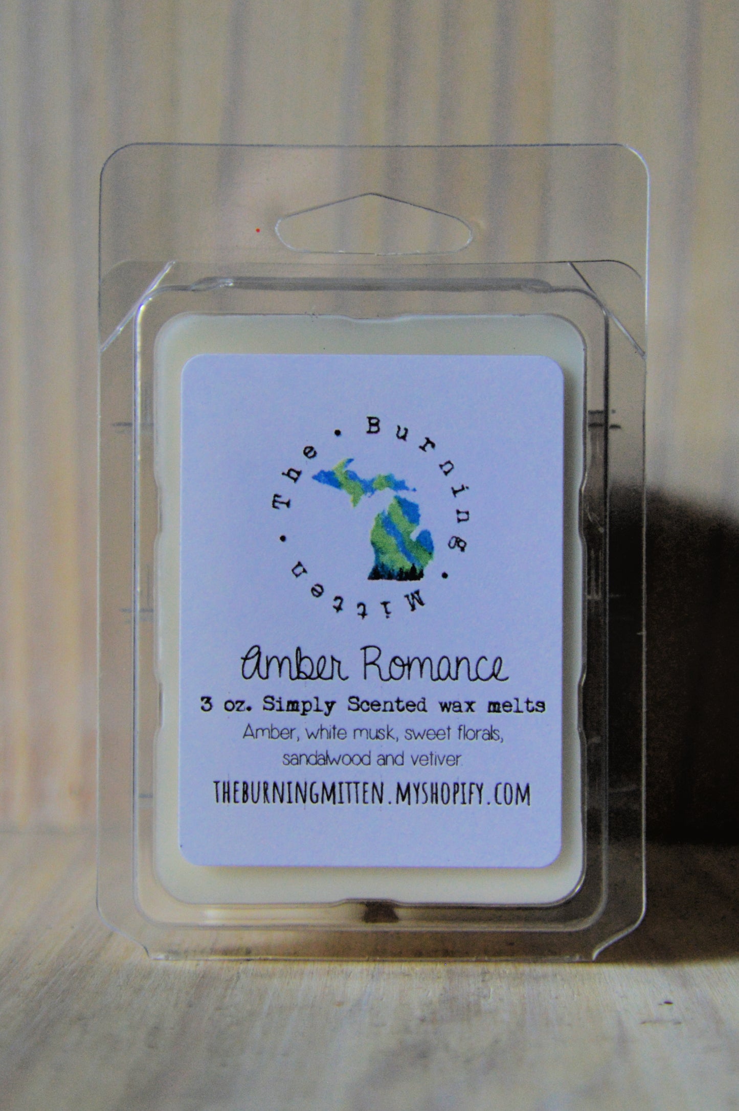 Amber Romance Simply Scented Clamshell (amber, white musk, sweet florals, sandalwood and vetiver)