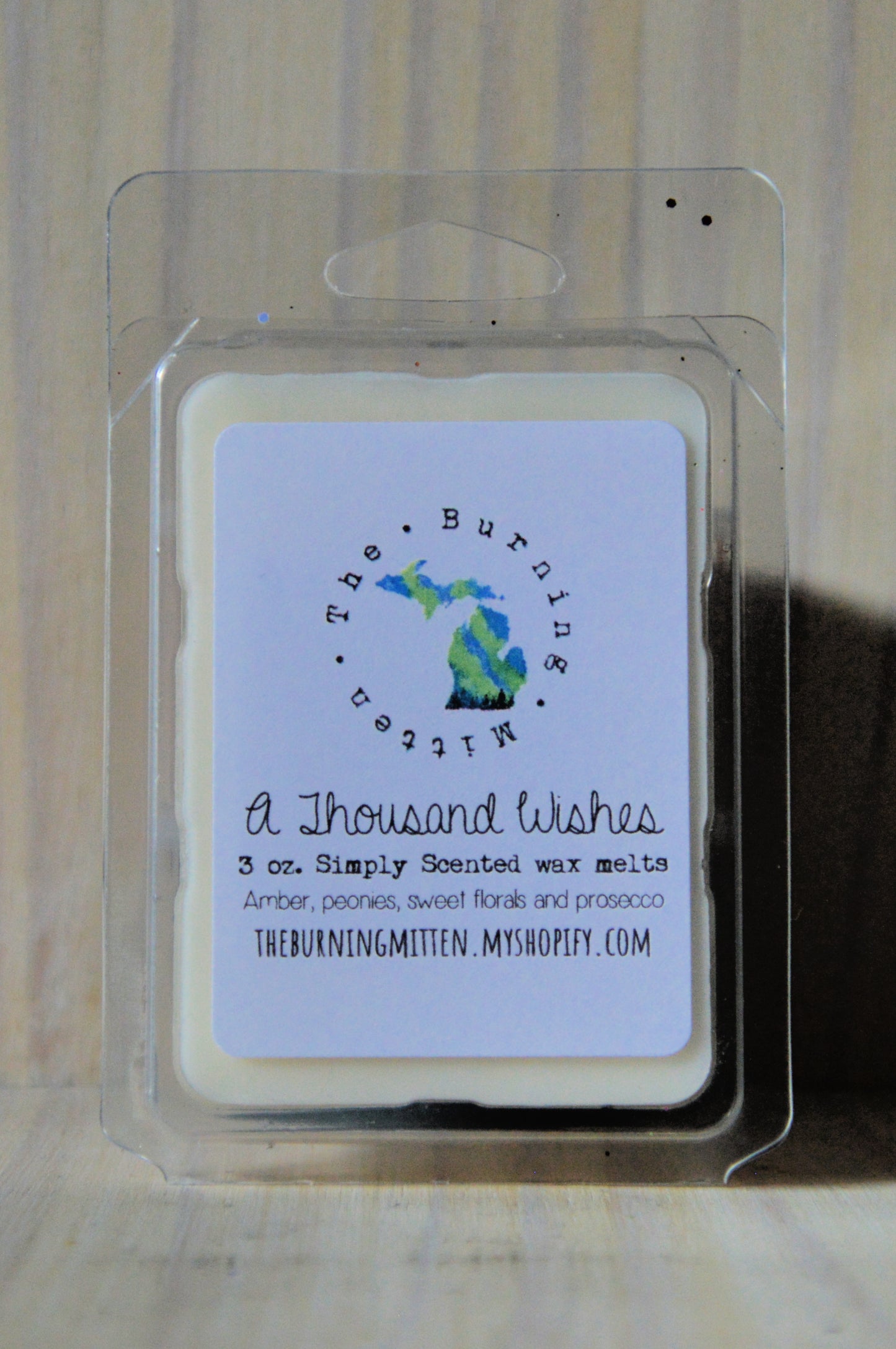 A Thousand Wishes Simply Scented Clamshell (amber, peonies, sweet florals and prosecco)