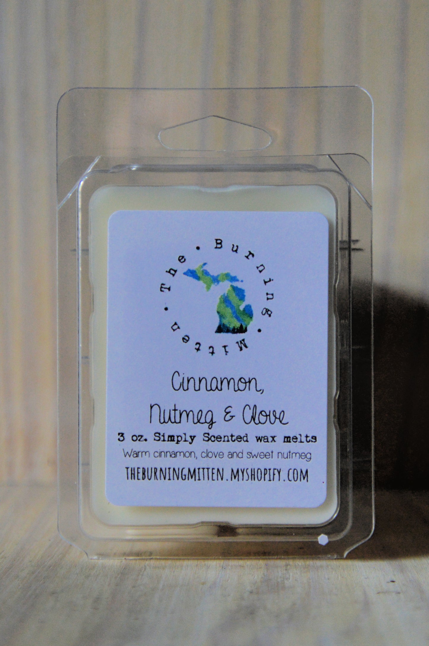 Cinnamon, Nutmeg & Clove Simply Scented Clamshell (warm cinnamon, clove and sweet nutmeg)