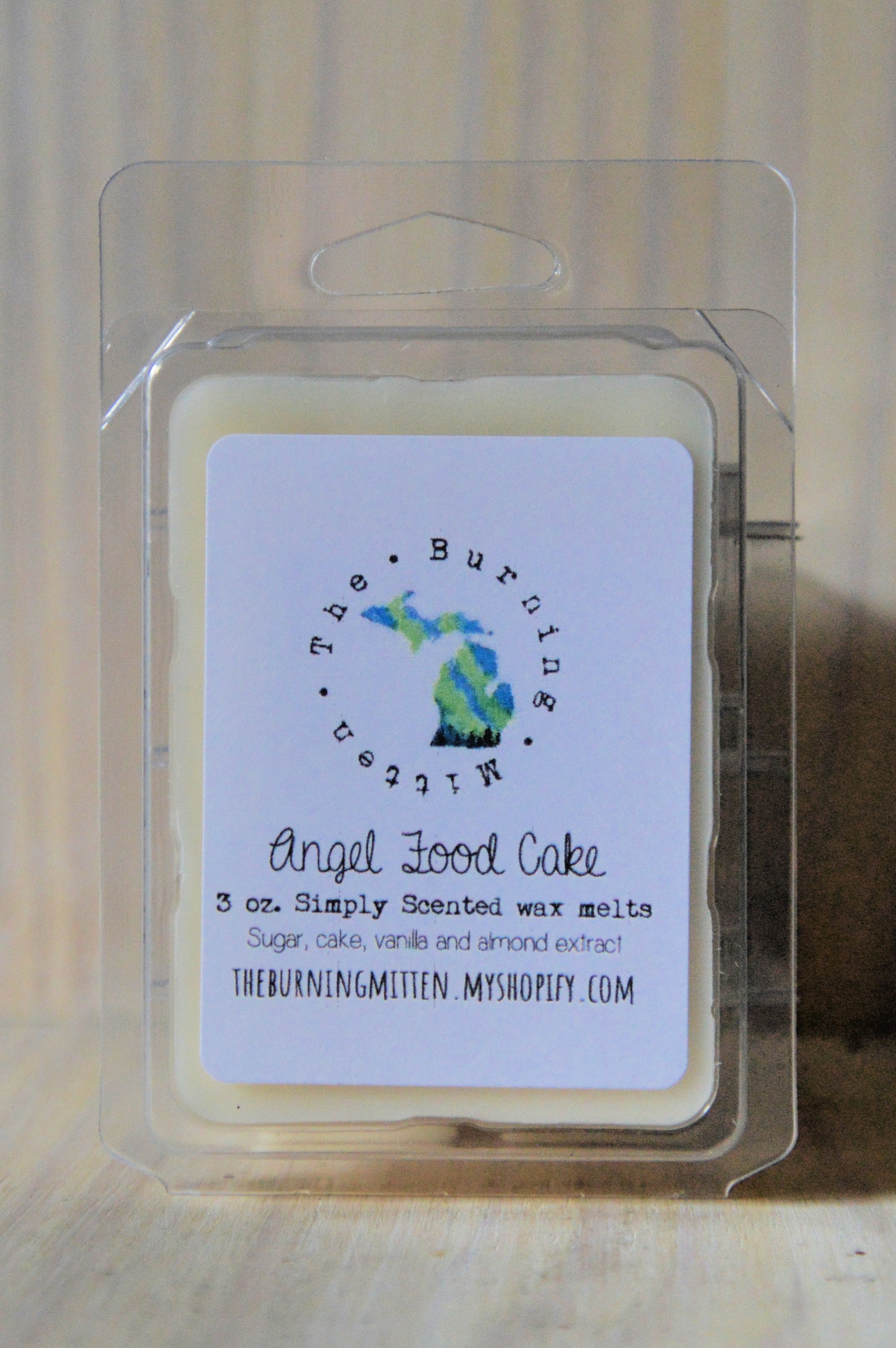Angel Food Cake Simply Scented Clamshell (sugar, cake, vanilla and almond extract)