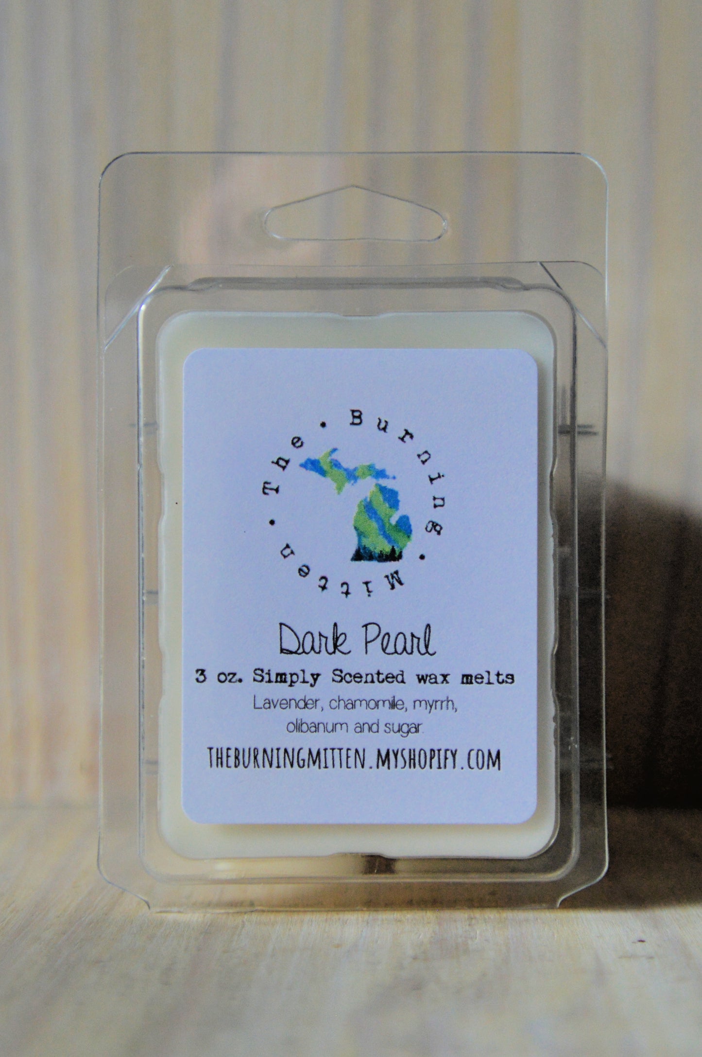 Dark Pearl Simply Scented Clamshell (lavender, chamomile, myrrh, olibanum and sugar)