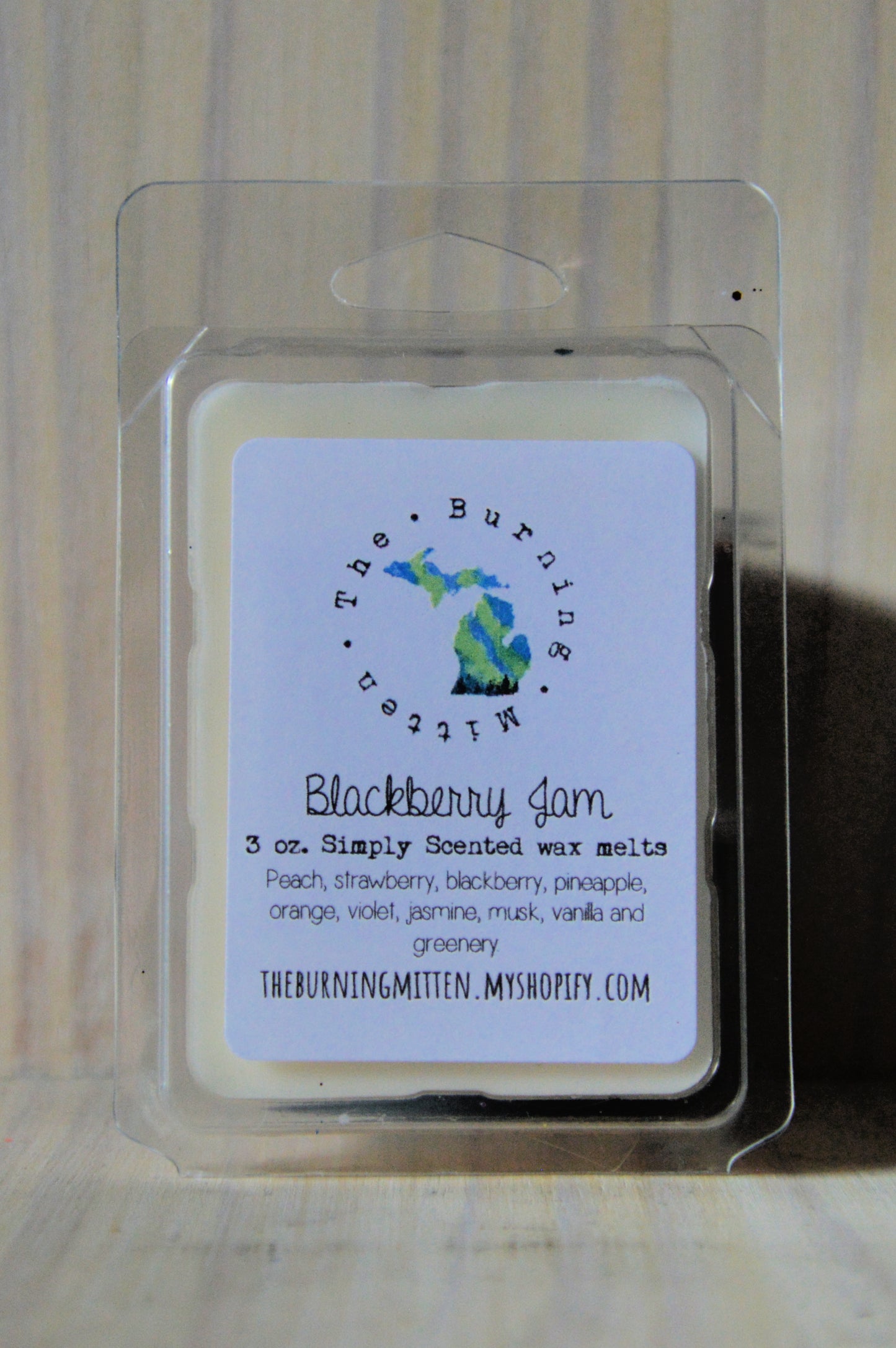 Blackberry Jam Simply Scented Clamshell (peach, strawberry, blackberry, pineapple, orange, violet, jasmine, musk, vanilla and greenery)