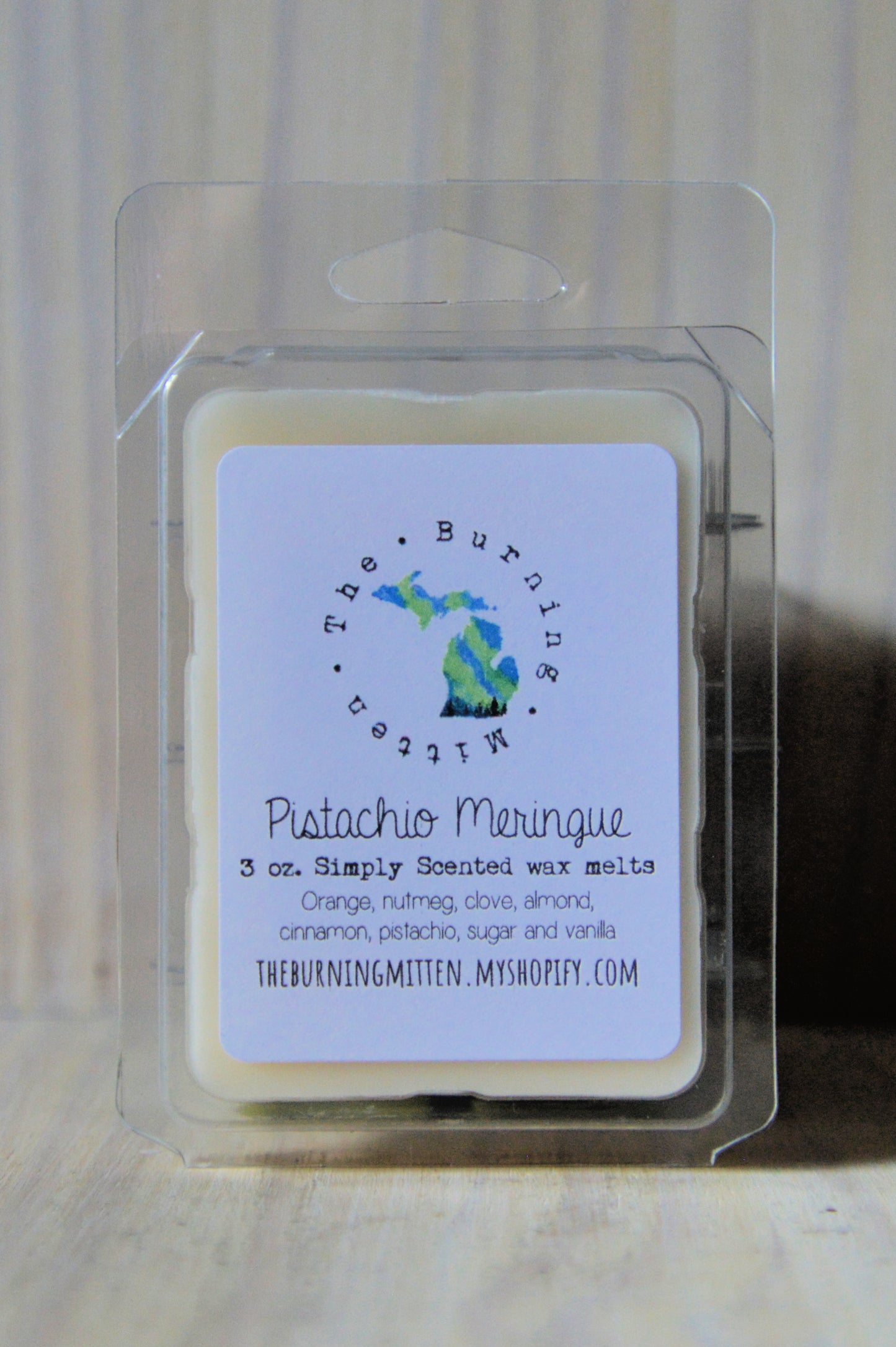 Pistachio Meringue Simply Scented Clamshell (orange, nutmeg, clove, almond, cinnamon, pistachio, sugar and vanilla)