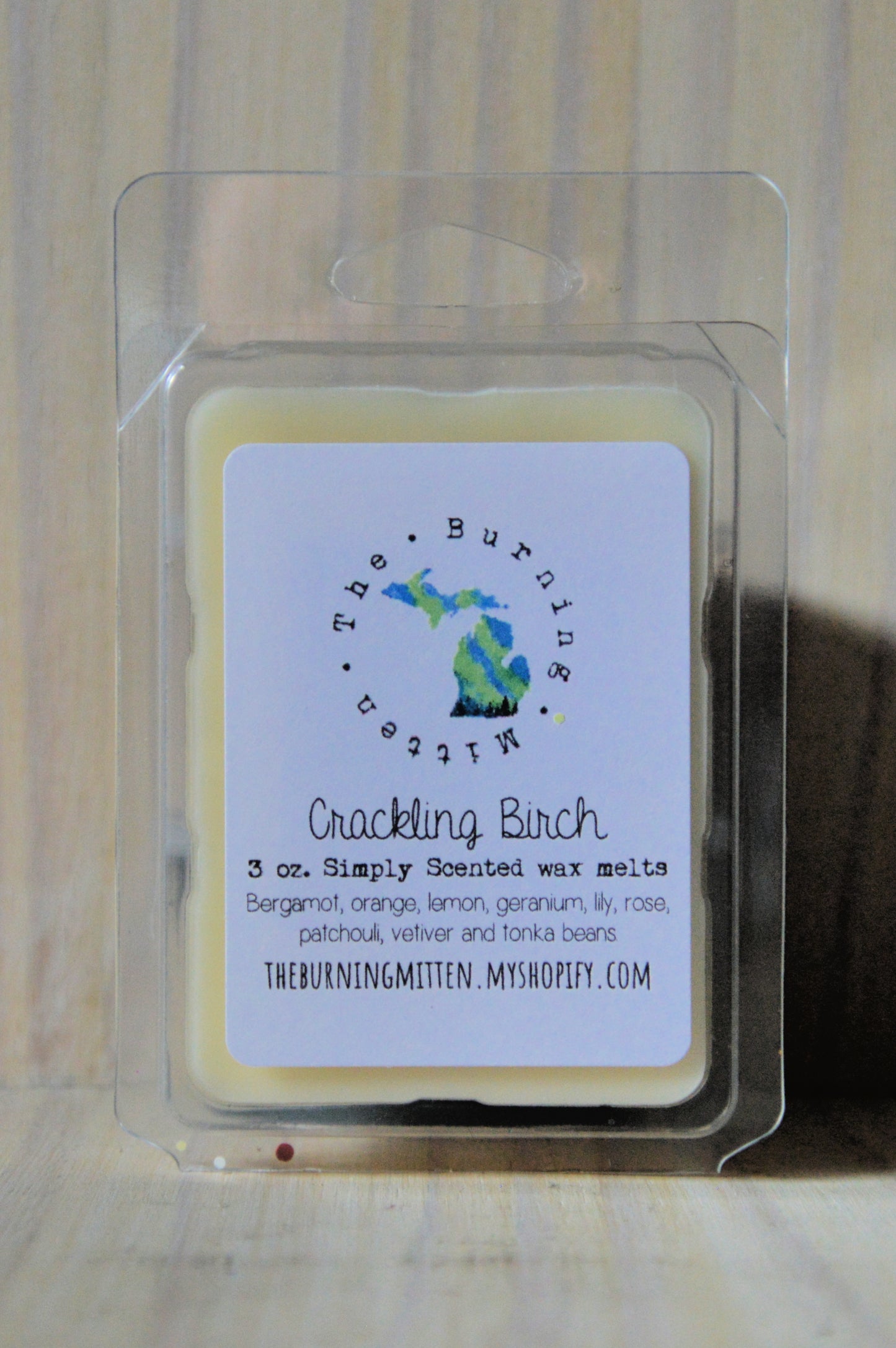 Crackling Birch Simply Scented Clamshell (bergamot, orange, lemon, geranium, lily, rose, patchouli, vetiver and tonka beans)