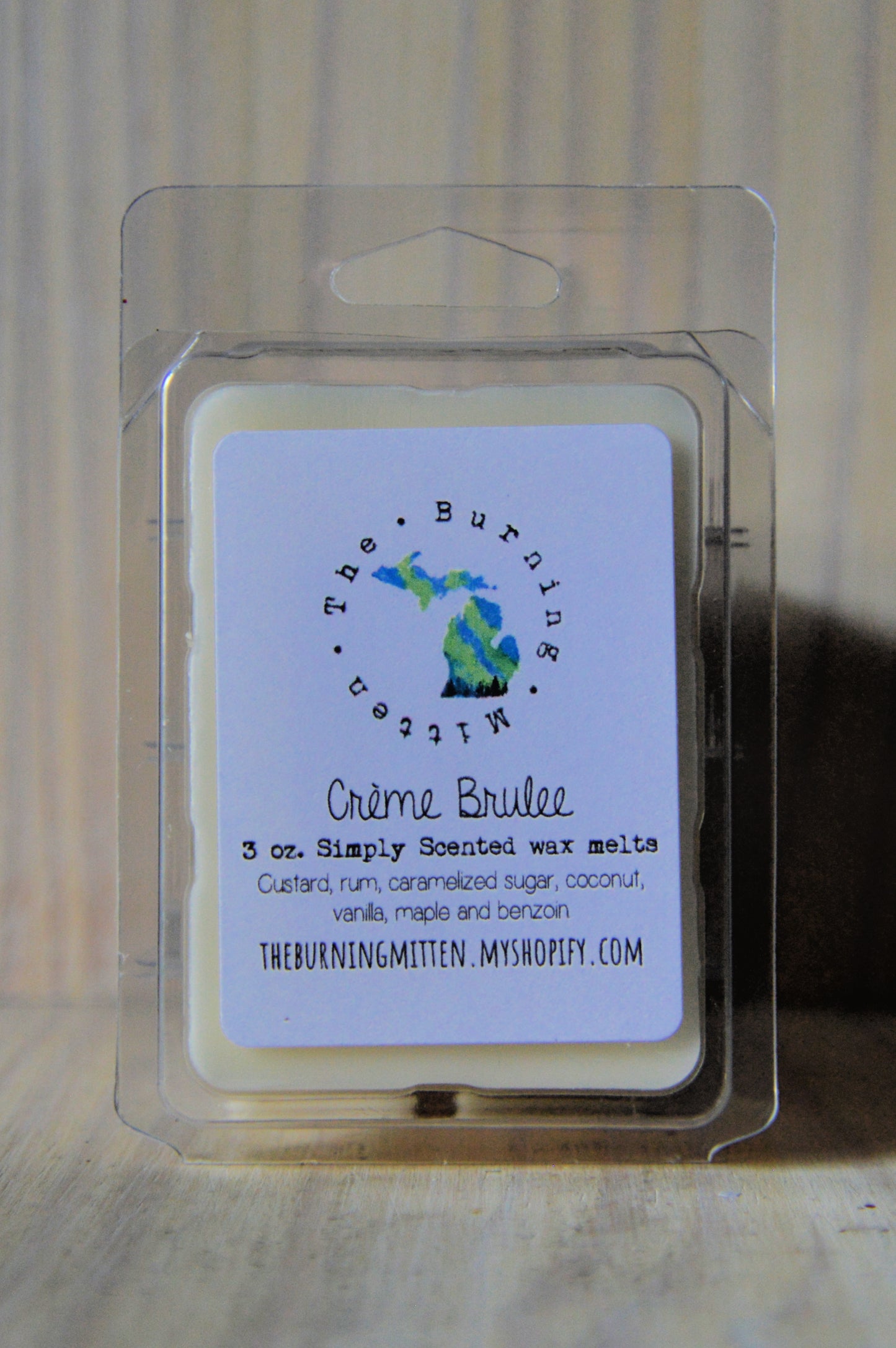 Creme Brulee Simply Scented Clamshell (custard, rum, caramelized sugar, coconut, vanilla, maple and benzoin)
