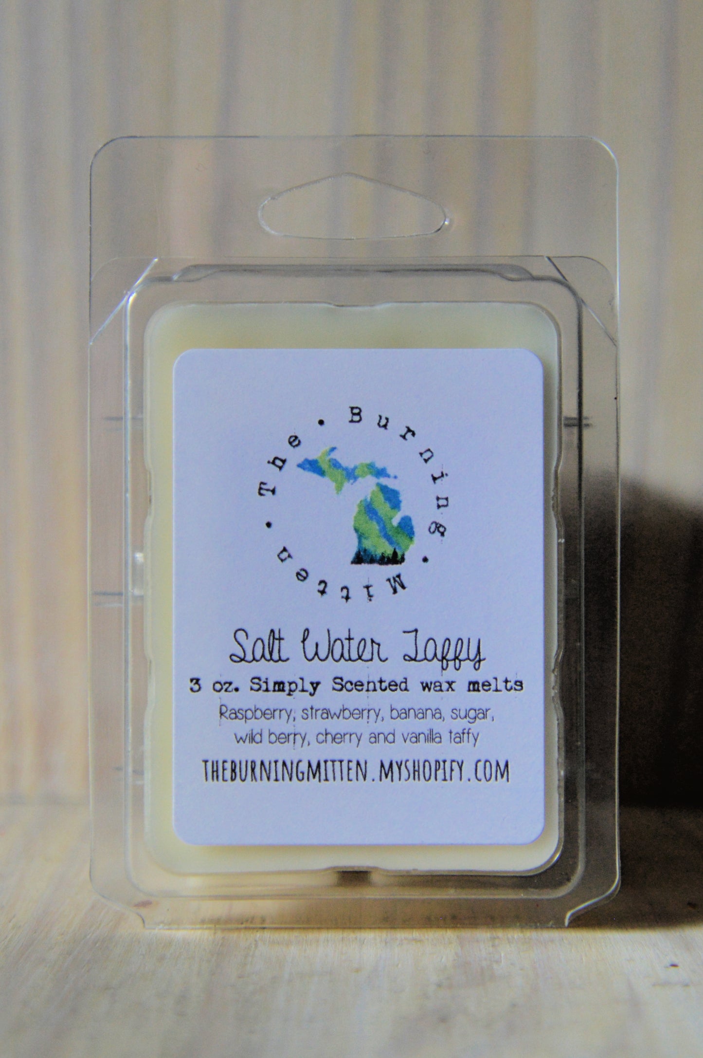 Salt Water Taffy Simply Scented Clamshell (raspberry, strawberry, banana, sugar, wild berry, cherry and vanilla taffy)