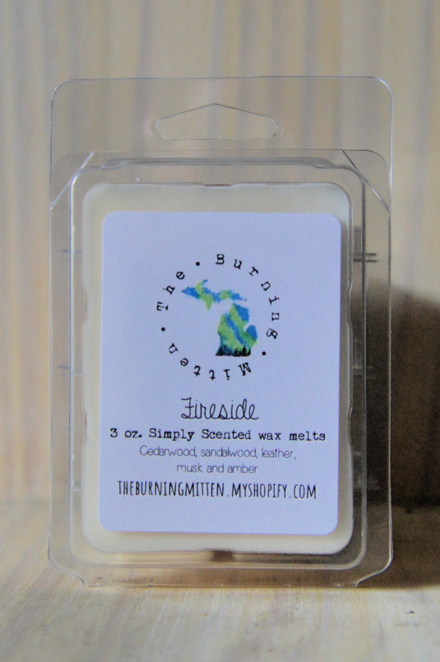 Fireside Simply Scented Clamshell (cedarwood, sandalwood, leather, musk and amber)
