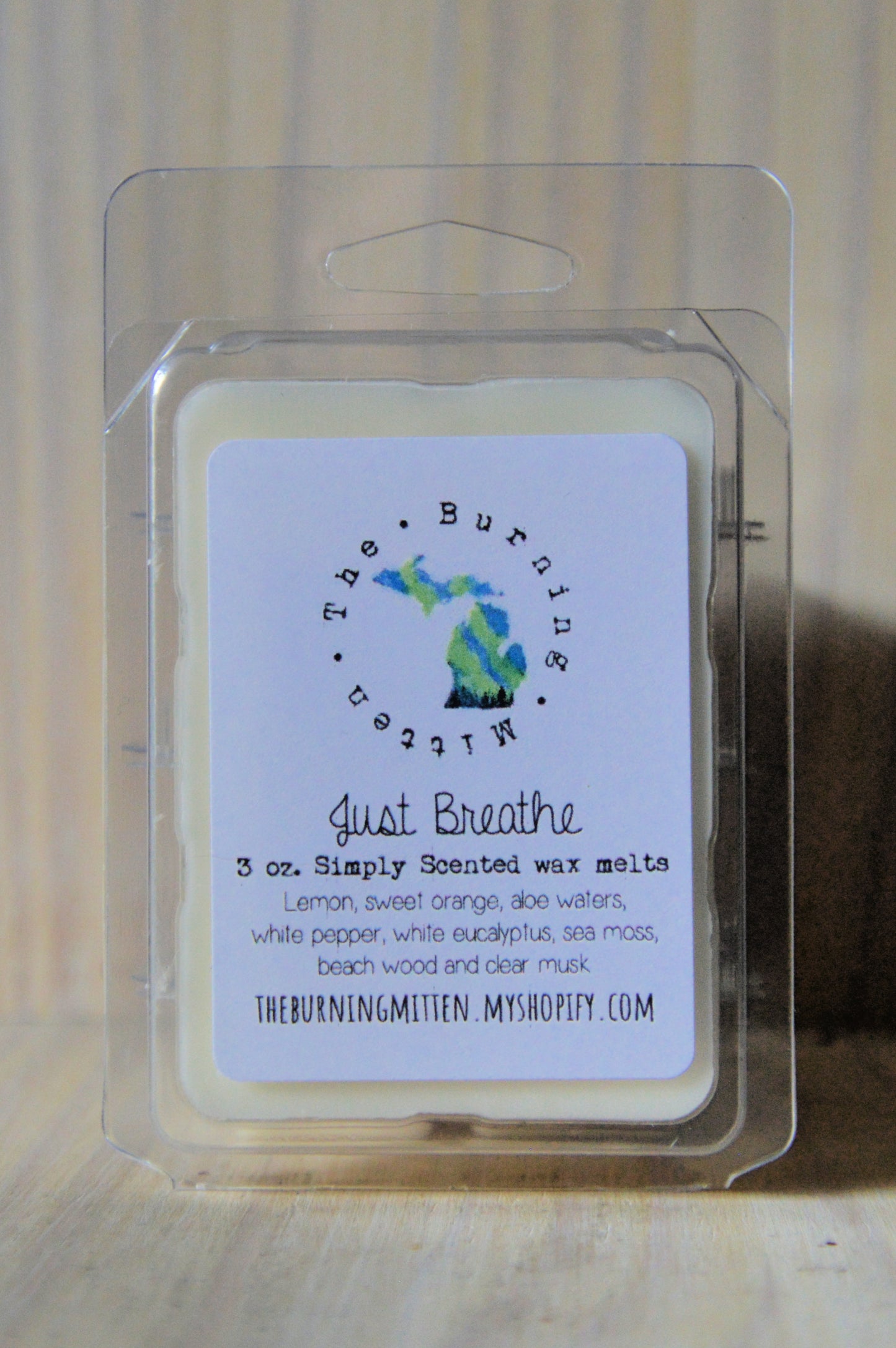 Just Breathe Simply Scented Clamshell (lemon, sweet orange, aloe waters, white pepper, white eucalyptus, sea moss, beach wood and clear musk)