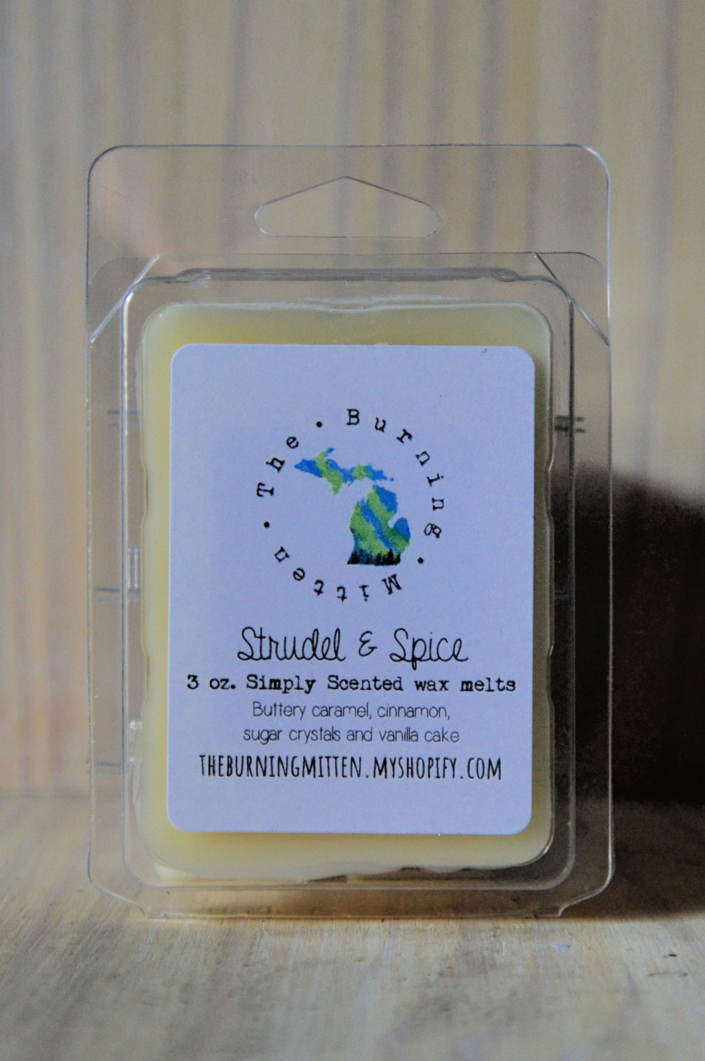 Strudel & Spice Simply Scented Clamshell (buttery caramel, cinnamon, sugar crystals and vanilla cake)