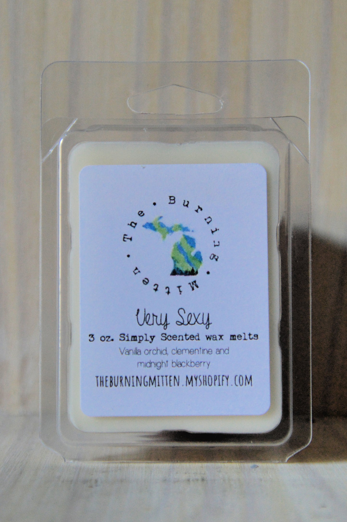 Very Sexy Simply Scented Clamshell (vanilla orchid, clementine and midnight blackberry)