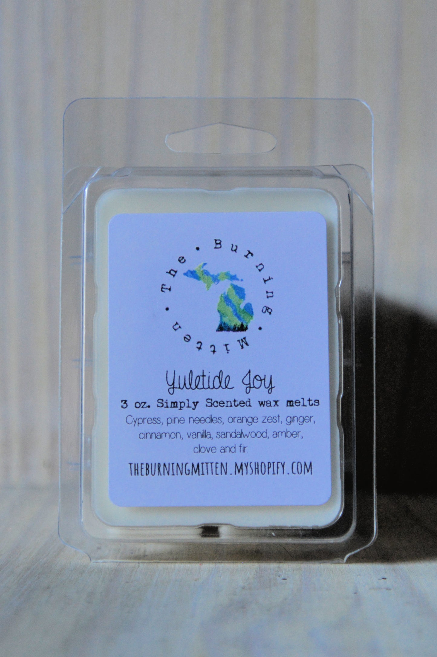 Yuletide Joy Simply Scented Clamshell (cypress, pine needles, orange zest, ginger, cinnamon, vanilla, sandalwood, amber, clove and fir)