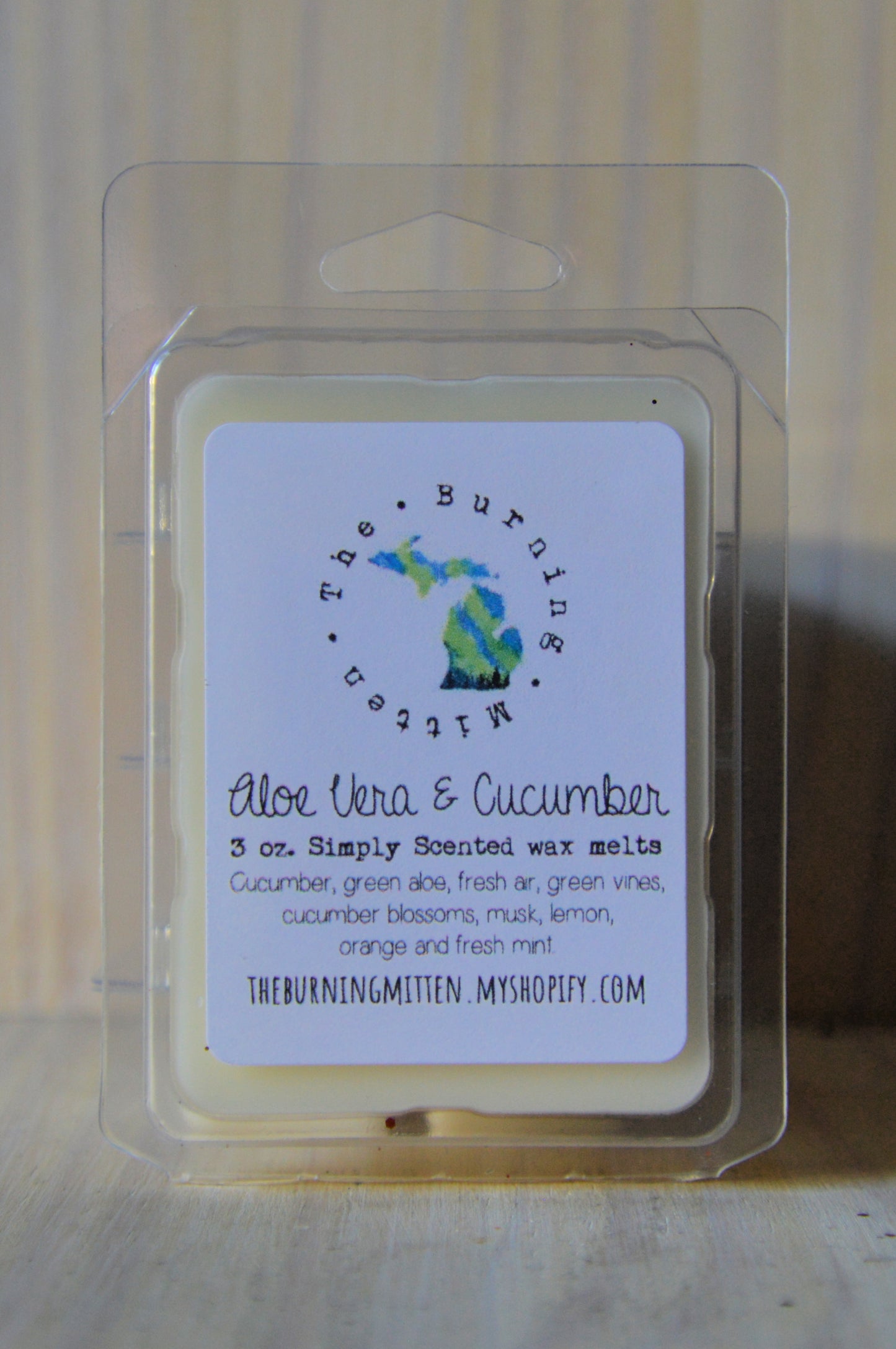 Aloe Vera & Cucumber Simply Scented Clamshell (cucumber, green aloe, fresh air, green vines, cucumber blossoms, musk, lemon, orange and fresh mint)