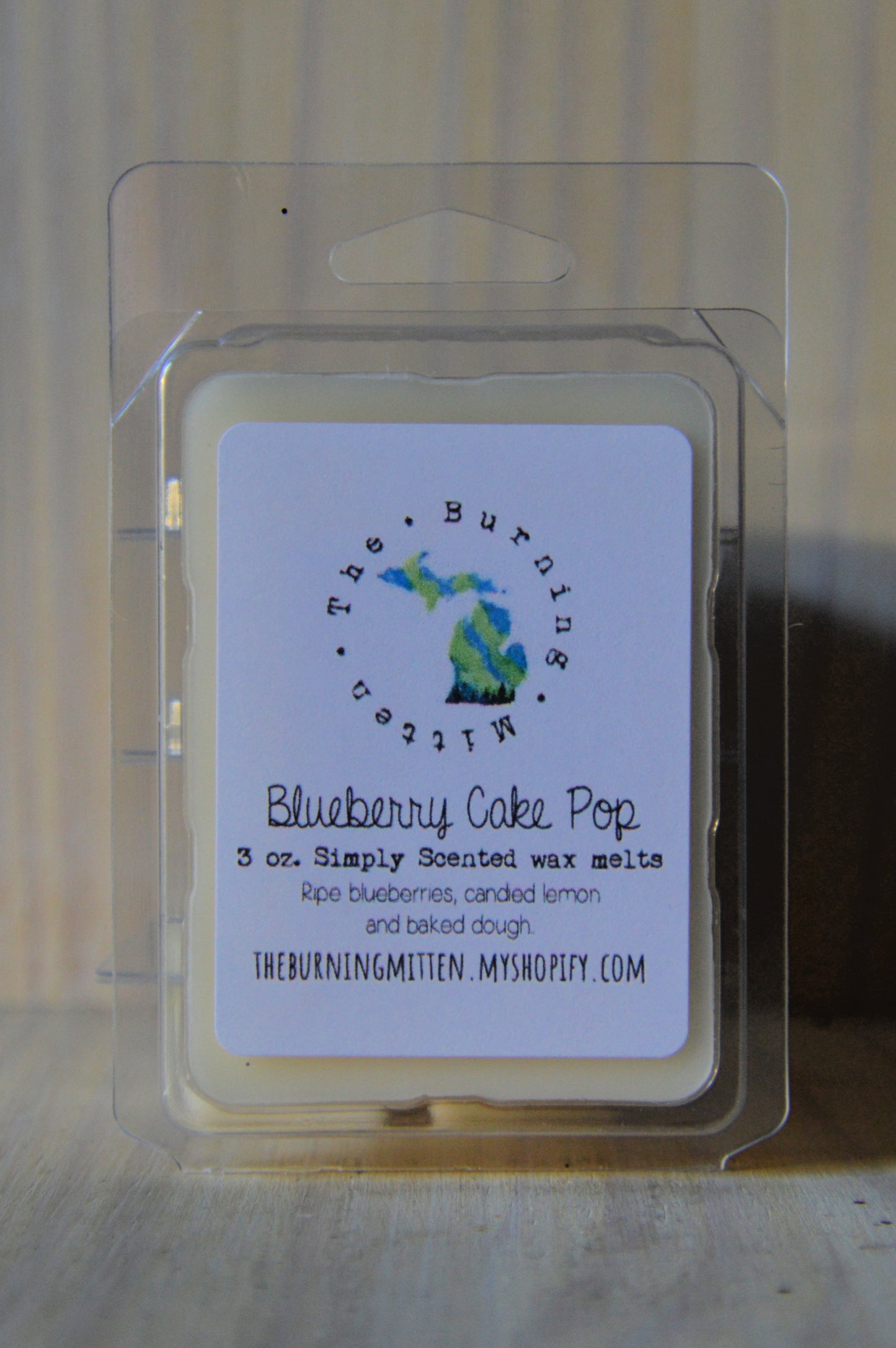 Blueberry Cake Pop Simply Scented Clamshell (ripe blueberries, candied lemon and baked dough)