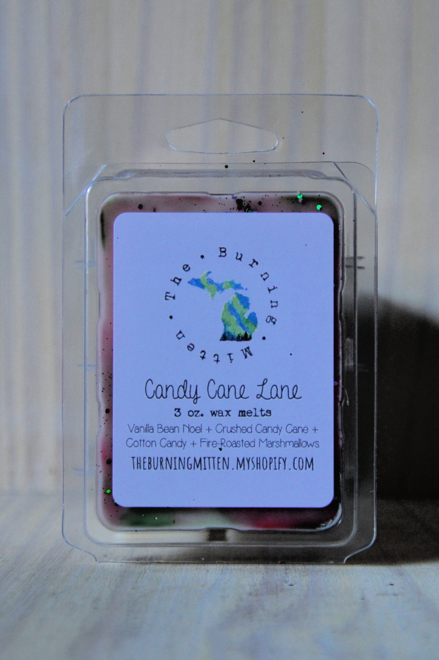 Candy Cane Lane Clamshell (vanilla bean noel + crushed candy cane + cotton candy + fire-roasted marshmallow)