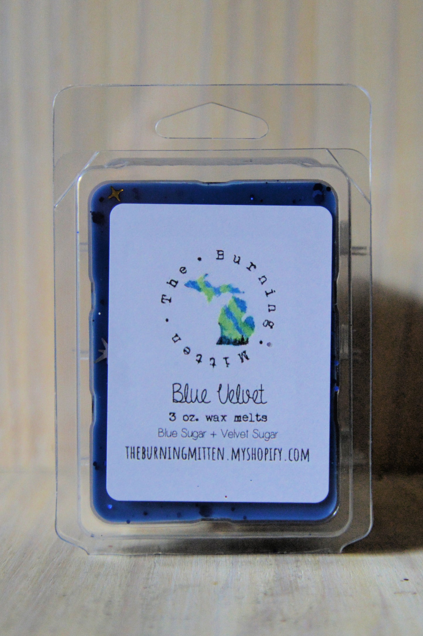 Blue Velvet Clamshell (blue sugar + velvet sugar)