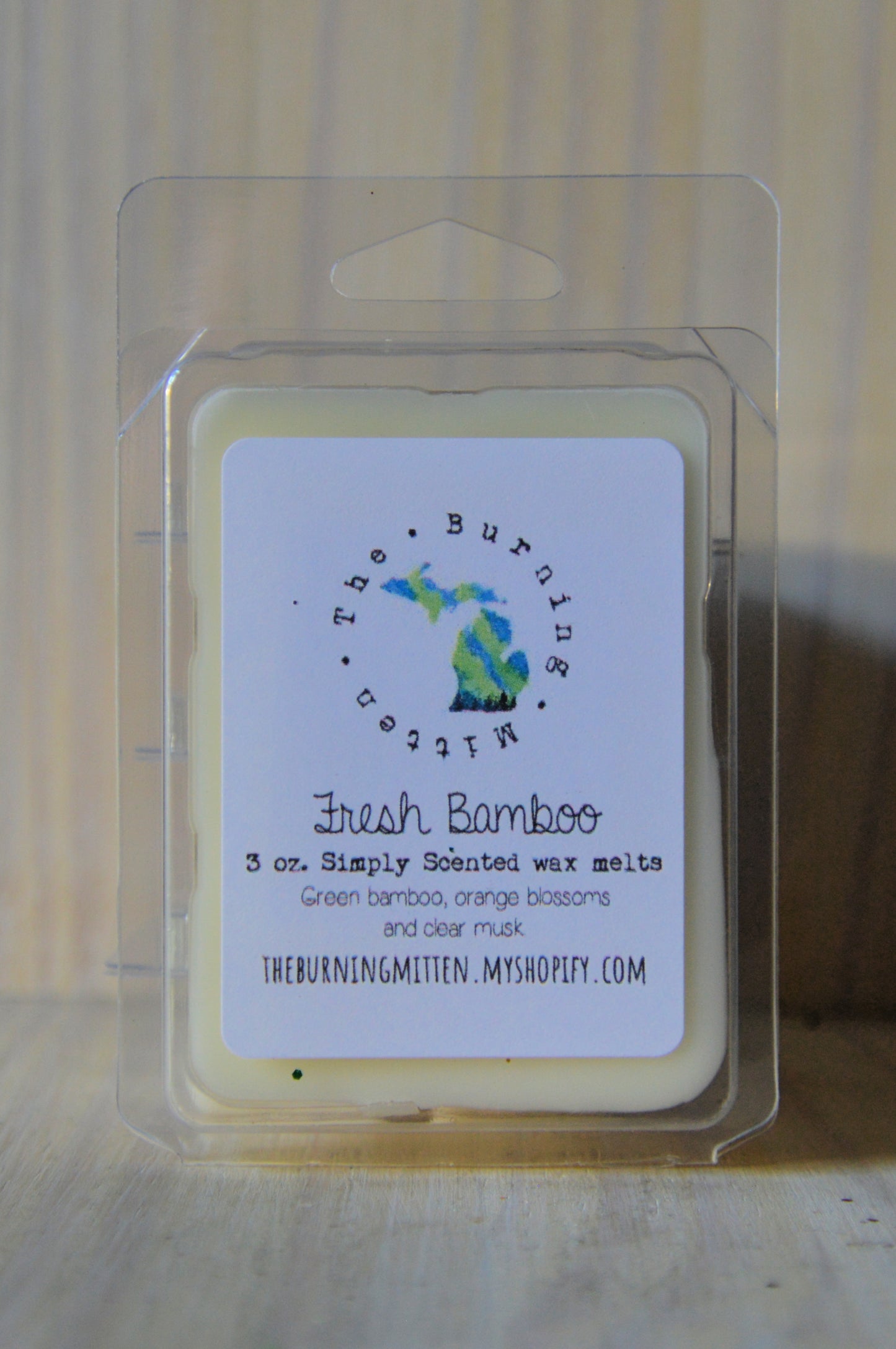 Fresh Bamboo Simply Scented Clamshell (green bamboo, orange blossoms and clear musk)