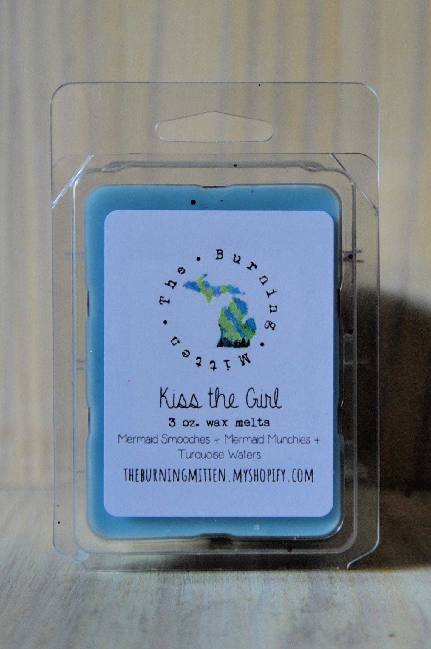 Kiss the Girl Clamshell (mermaid smooches + mermaid munchies + turquoise waters)