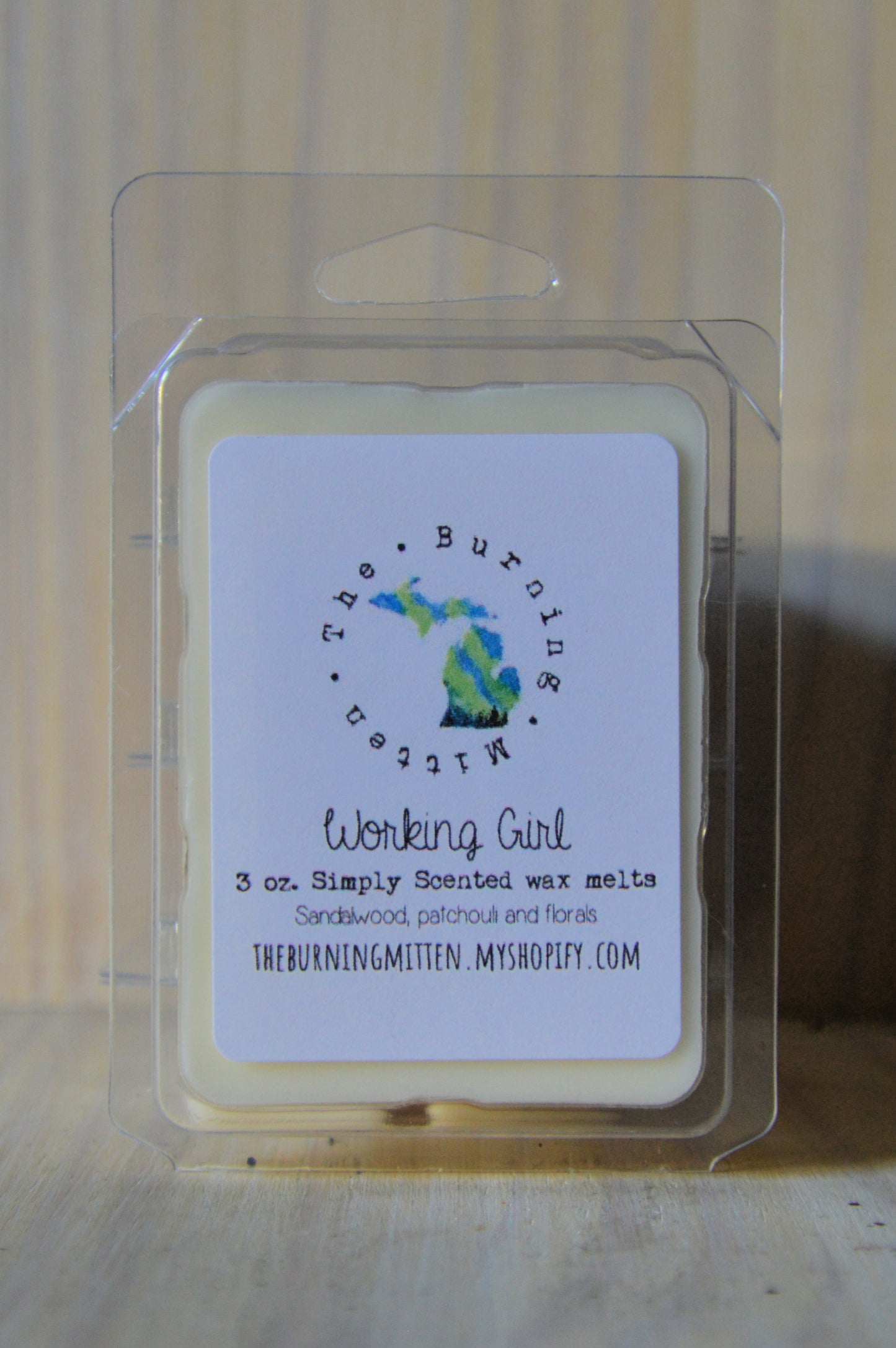 Working Girl Simply Scented Clamshell (sandalwood, patchouli and florals)