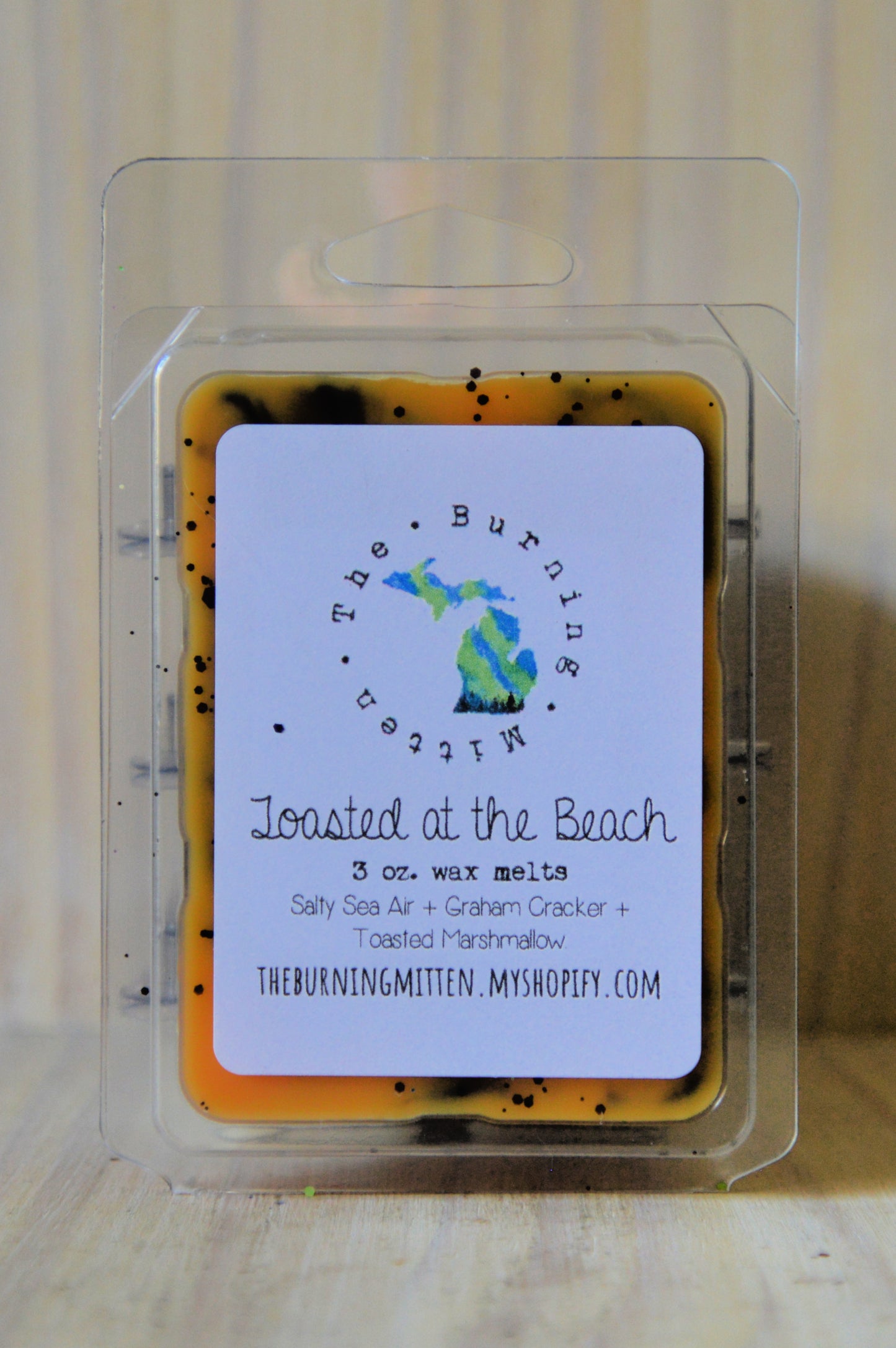 Toasted at the Beach Clamshell (salty sea air + graham cracker + toasted marshmallow)