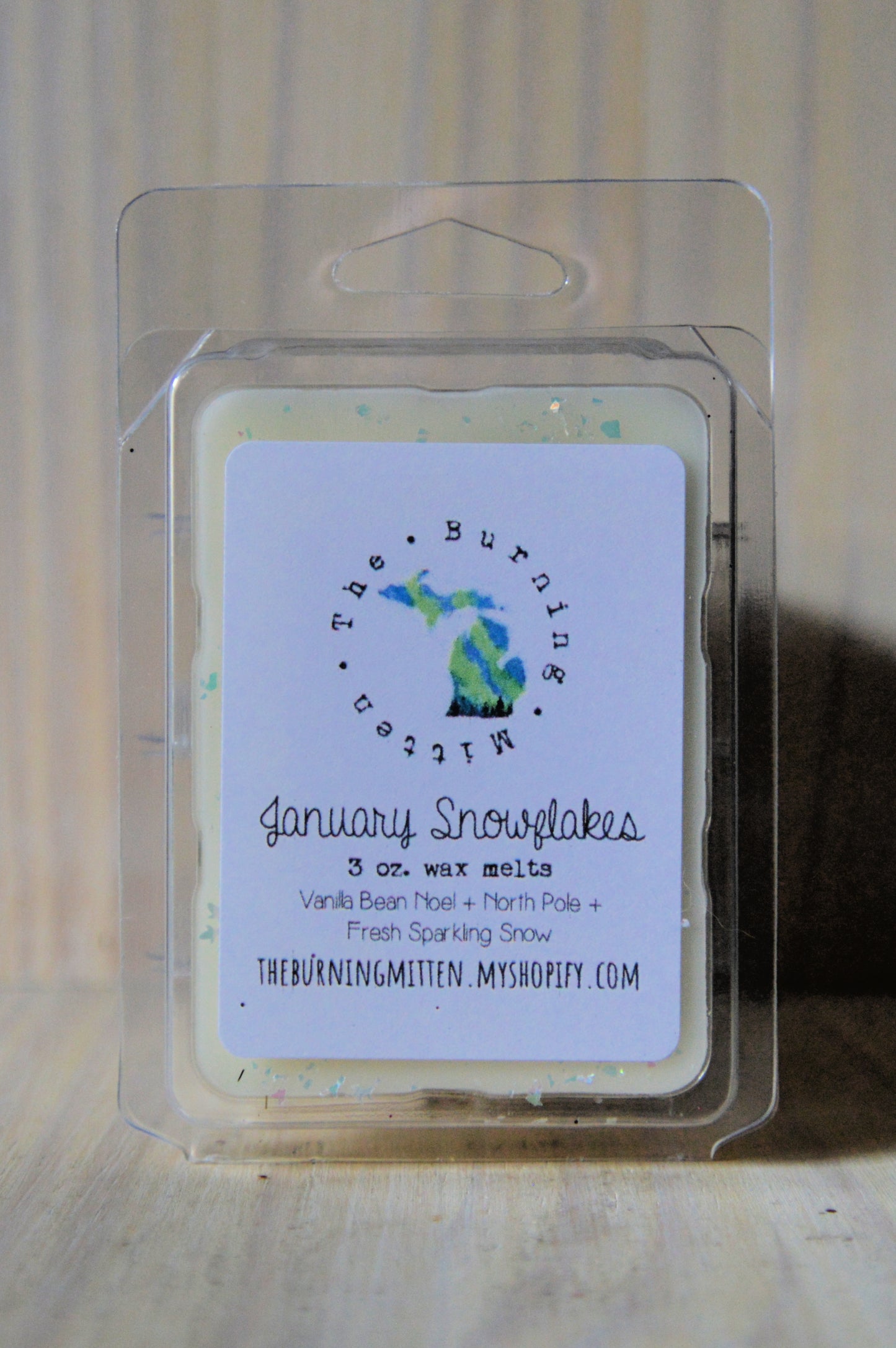 January Snowflakes Clamshell (vanilla bean noel + north pole + fresh sparkling snow)