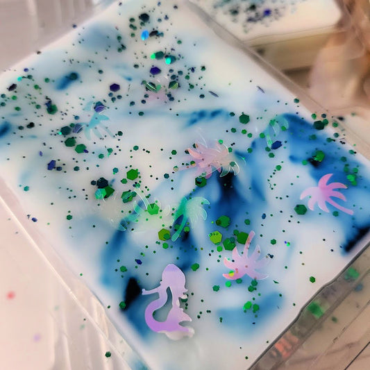 Tipsy Mermaid Clamshell (blue hawaiian + pina colada)
