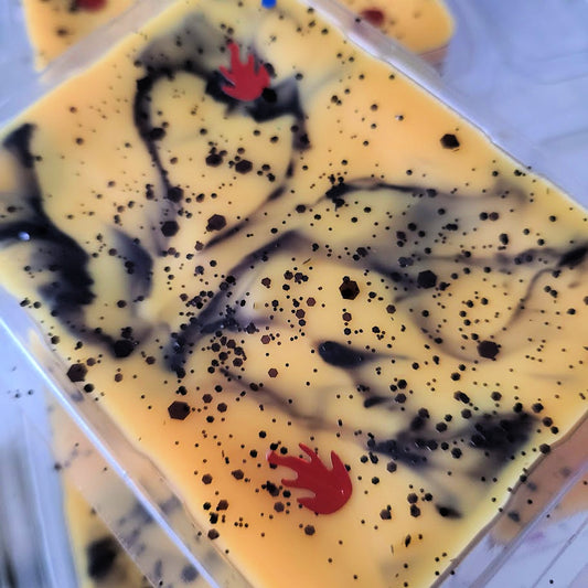 Toasted at the Beach Clamshell (salty sea air + graham cracker + toasted marshmallow)