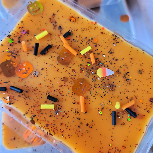 Gloyd Orangeboar Clamshell (candy corn + candy corn buttercream + mellowcreme pumpkins)