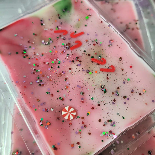 Candy Cane Lane Clamshell (vanilla bean noel + crushed candy cane + cotton candy + fire-roasted marshmallow)