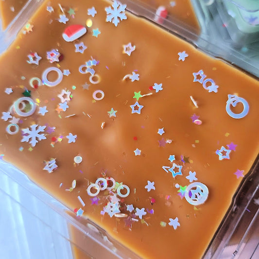 Don't Stop Believin' Clamshell (eggnog + vanilla bean noel + gingerbread)