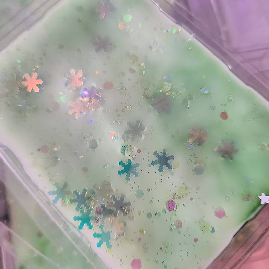 Elf Farts Clamshell (crushed candy cane + cotton candy + vanilla bean noel + sugar cookies + marshmallow fluff)