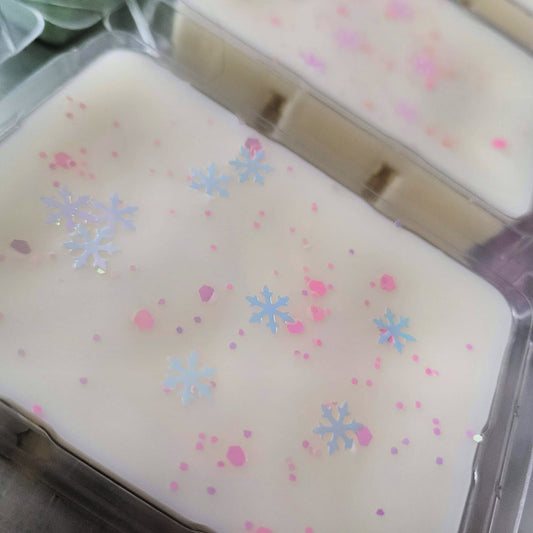 Fluffy Snow Clamshell (cotton candy + fresh sparkling snow + marshmallow fluff)