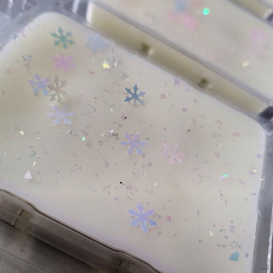 January Snowflakes Clamshell (vanilla bean noel + north pole + fresh sparkling snow)