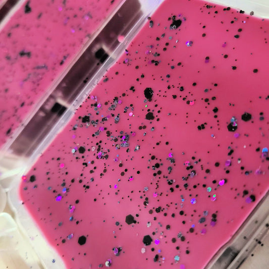 A.b.c.d.e.F.U. Clamshell (palo santo + rose jam + velvet sugar)