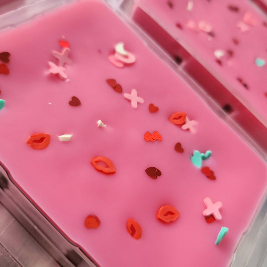 Sweet Cheeks Clamshell (salt water taffy + cotton candy frosting + rainbow sherbet + strawberry marshmallow cream)
