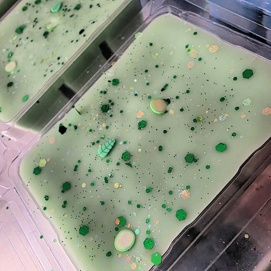 Cool as a Cucumber Clamshell (green tea + cucumber mint)