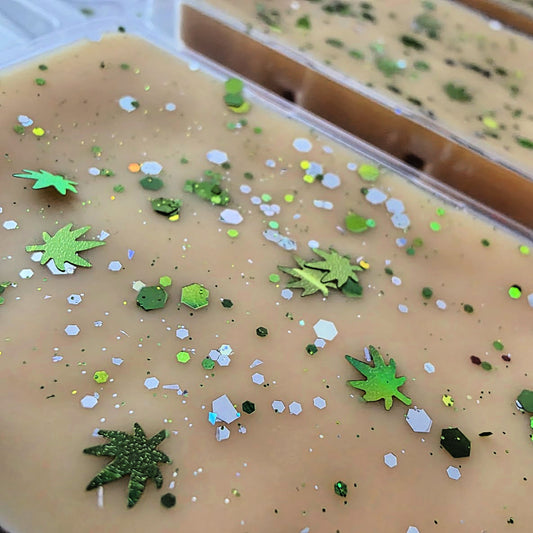High & Dry Clamshell (hemp flower + clothespins + clean cotton)