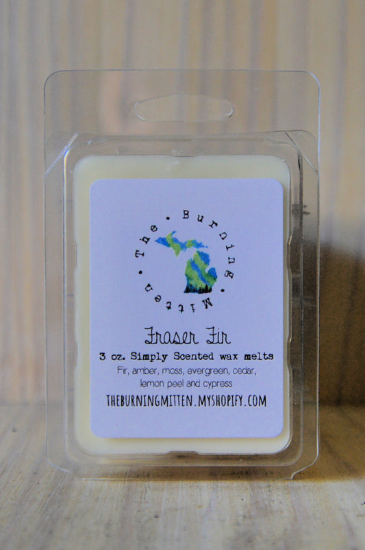 Fraser Fir Simply Scented Clamshell (fir, amber, moss, evergreen, cedar, lemon peel and cypress)