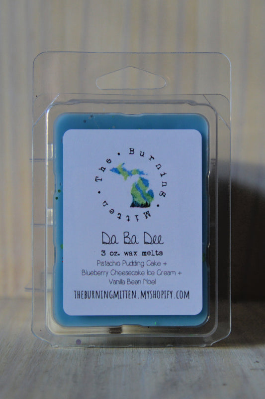 Da Ba Dee Clamshell (pistachio pudding cake + blueberry cheesecake ice cream + vanilla bean noel)