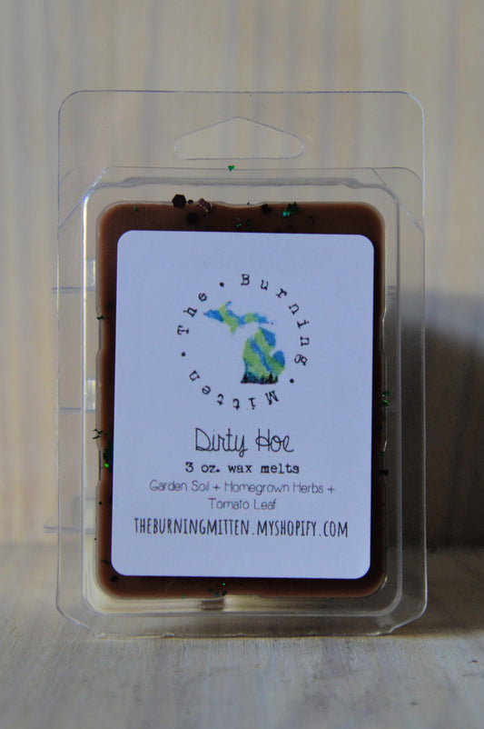 Dirty Hoe Clamshell (garden soil + homegrown herbs + tomato leaf)